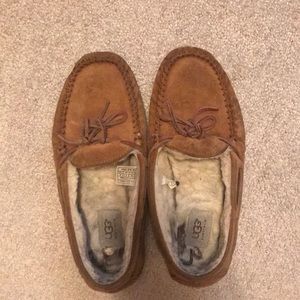 Women’s Size 9 Chestnut Ugg Moccasins